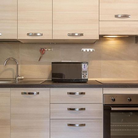 San Donato Fiere Essential Apartment W/Parking Bologna Bagian luar foto