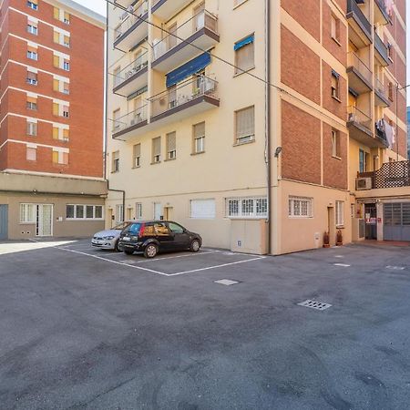 San Donato Fiere Essential Apartment W/Parking Bologna Bagian luar foto