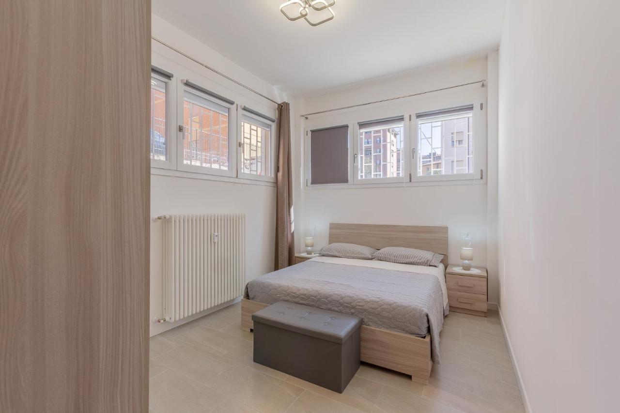 San Donato Fiere Essential Apartment W/Parking Bologna Bagian luar foto