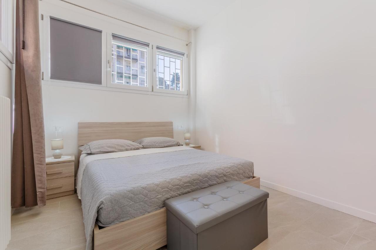 San Donato Fiere Essential Apartment W/Parking Bologna Bagian luar foto