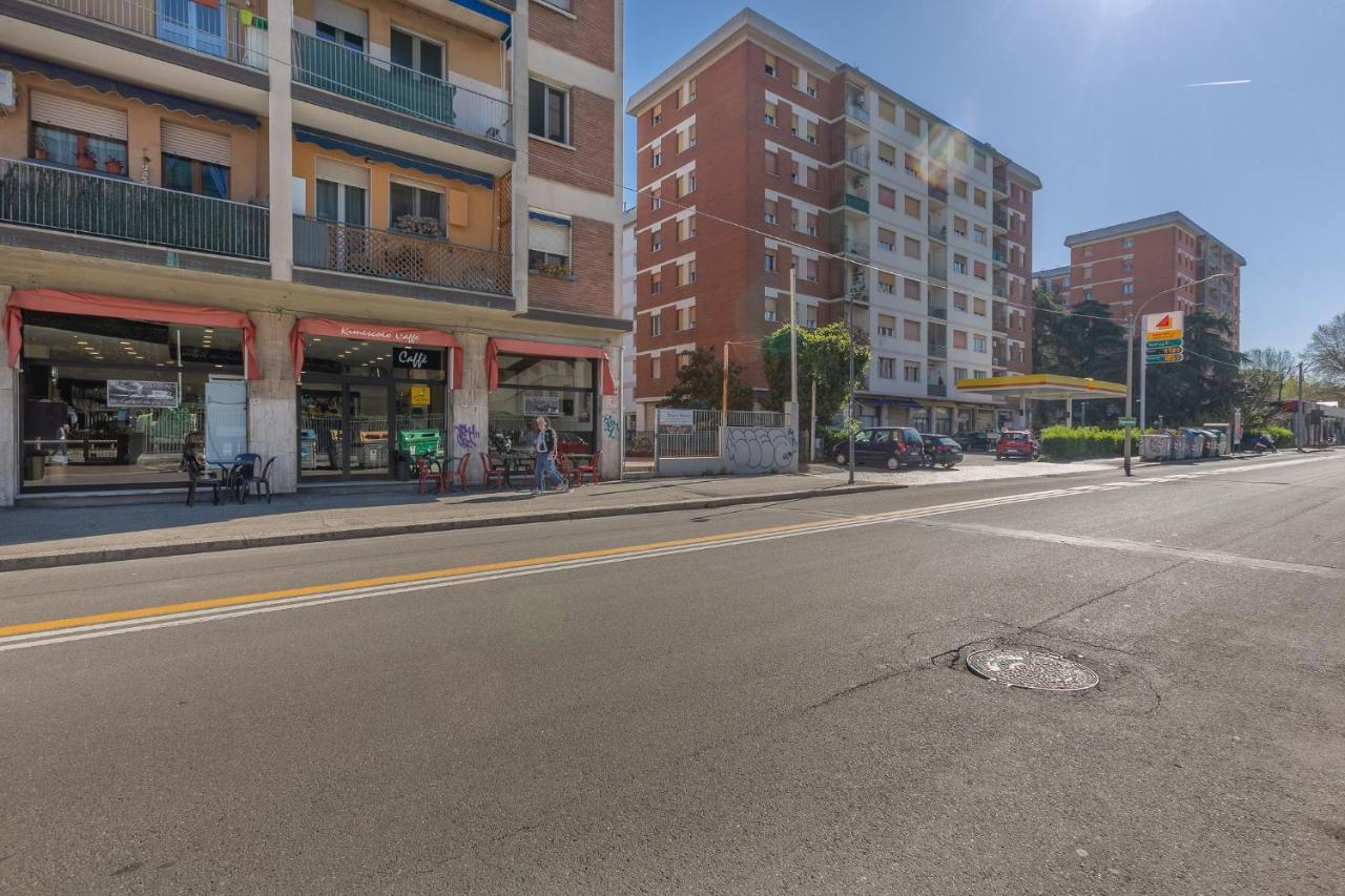 San Donato Fiere Essential Apartment W/Parking Bologna Bagian luar foto